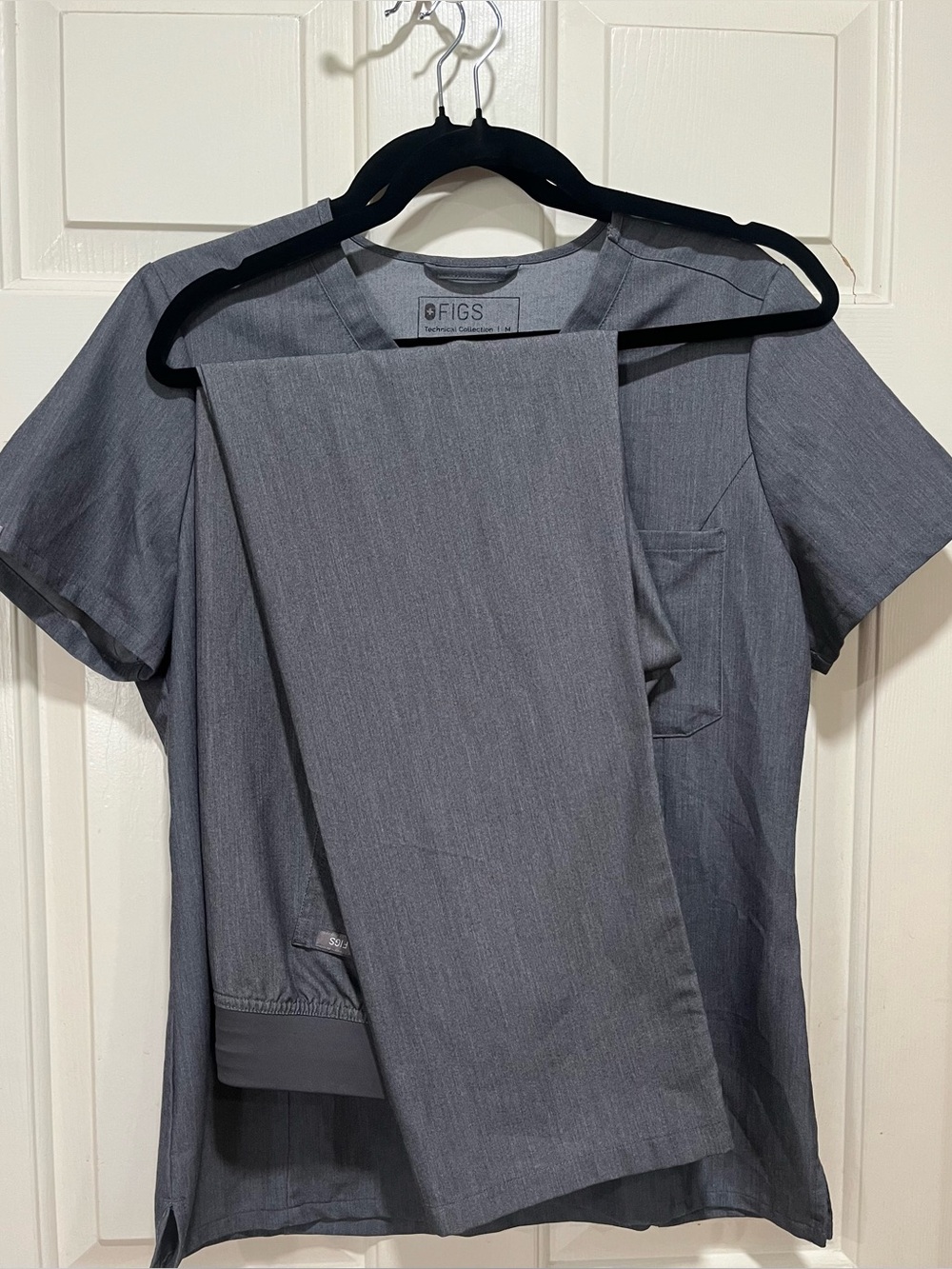 FIGS Womens Graphite Gray Catarina Top w/ Livingston style pants in MEDIUM